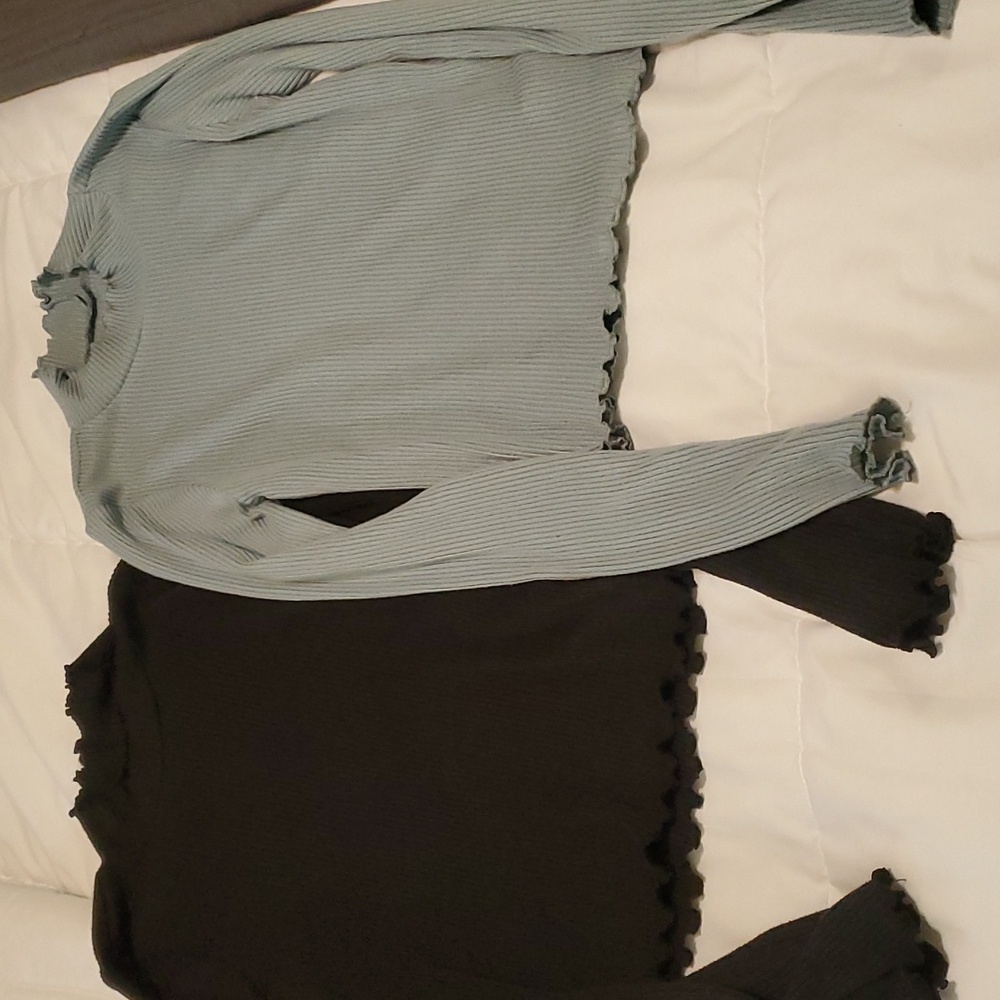 American Eagle long sleeve mock turtleneck small x 2 in black and blue